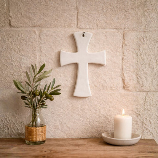 Croix murale artisanale en argile